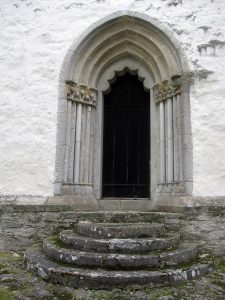 Vacker kyrkport från 1600-talet i Rute kyrka